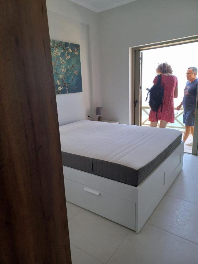 شقة Climbers' Nest 'With Sea And Rock Views And Private Pool' Kamari  المظهر الخارجي الصورة