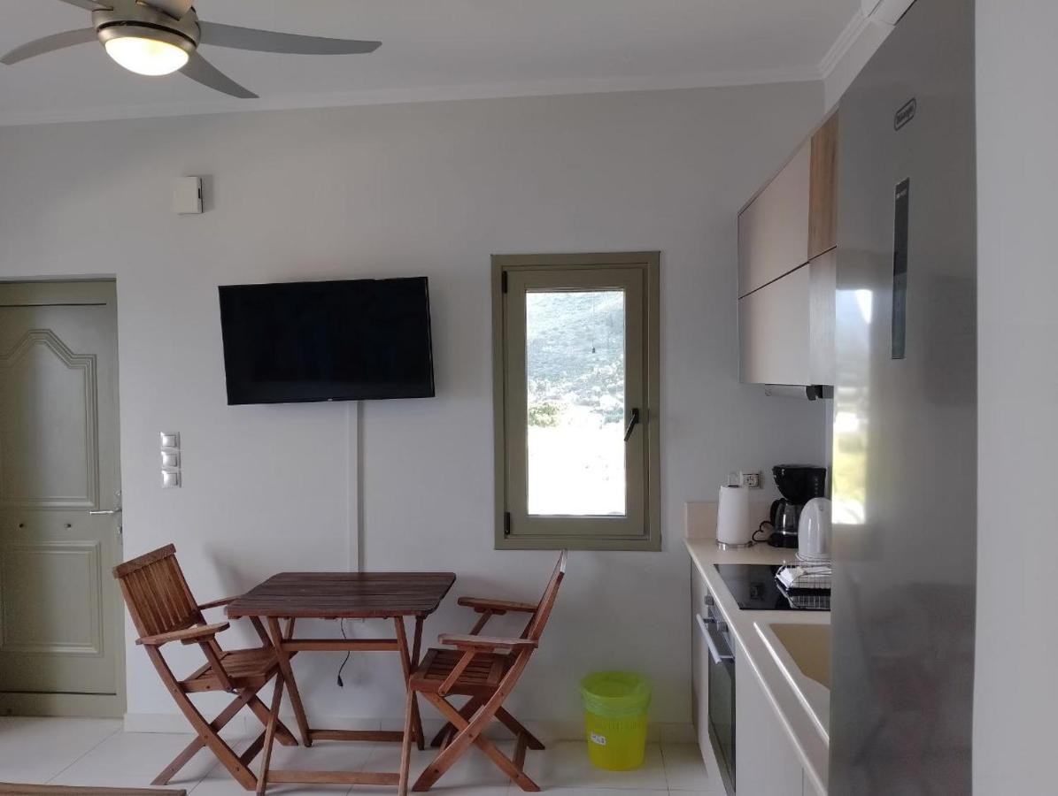 شقة Climbers' Nest 'With Sea And Rock Views And Private Pool' Kamari  المظهر الخارجي الصورة