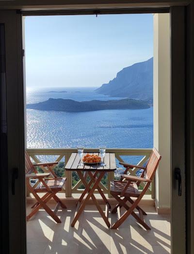 شقة Climbers' Nest 'With Sea And Rock Views And Private Pool' Kamari  المظهر الخارجي الصورة